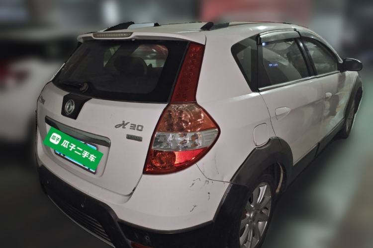 Used Dongfeng Aeolus H30 2013 CROSS 1.6L Manual Luxury Model Rear Right 45 Deg