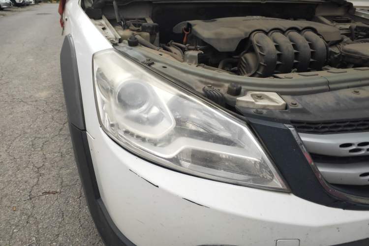 Used Dongfeng Aeolus H30 2013 CROSS 1.5L Automatic Luxury Model Right Front Headlight