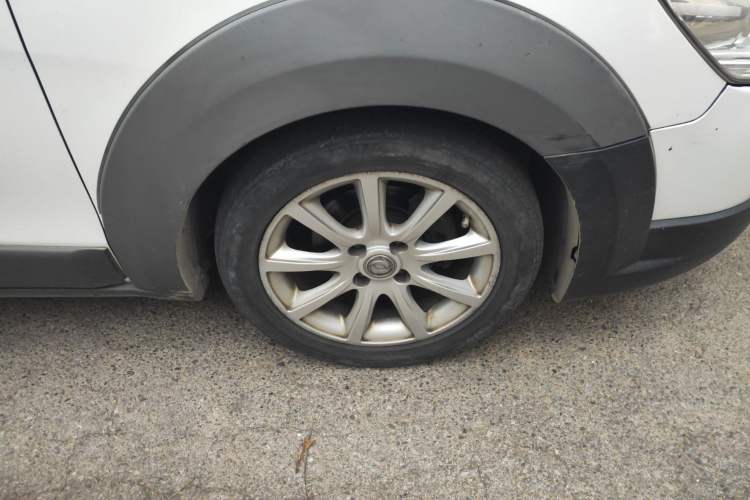 Used Dongfeng Aeolus H30 2013 CROSS 1.5L Automatic Luxury Model Right Front Wheel Hub