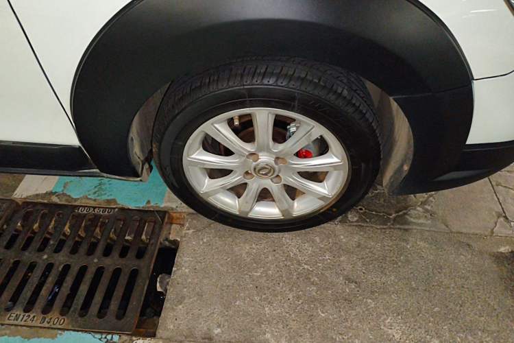 Used Dongfeng Aeolus H30 2013 CROSS 1.5L Automatic Zunyi Model Right Front Wheel Hub