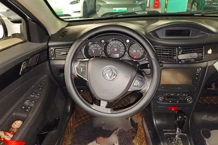 Used Dongfeng Aeolus H30 2013 CROSS 1.5L Automatic Zunyi Model Steering Wheel