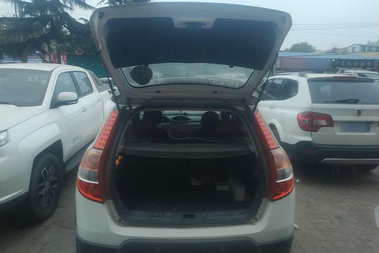 Used Dongfeng Aeolus H30 2013 CROSS 1.5L Automatic Luxury Model Trunk