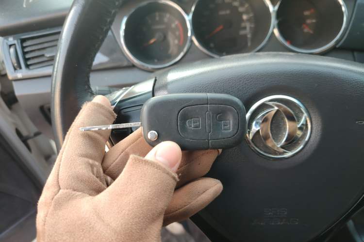 Used Dongfeng Aeolus H30 2013 CROSS 1.5L Automatic Luxury Model Vehicle Key