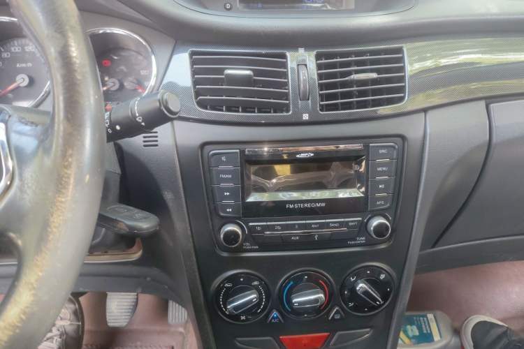 Used Dongfeng Aeolus H30 2013 CROSS 1.6L Manual Luxury Model Audio And AC Panel