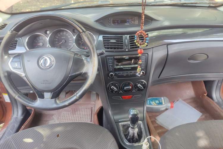 Used Dongfeng Aeolus H30 2013 CROSS 1.6L Manual Luxury Model Center Console