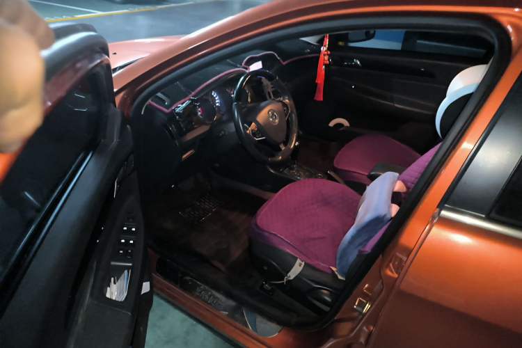 Used Dongfeng Aeolus H30 2013 CROSS 1.5L Automatic Zunyi Model Driver Seat
