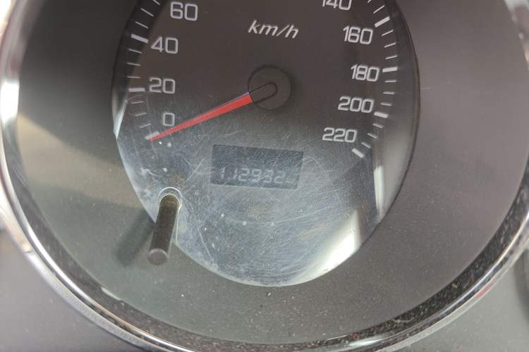 Used Dongfeng Aeolus H30 2013 CROSS 1.5L Manual Zunyi Model Odometer Close Up