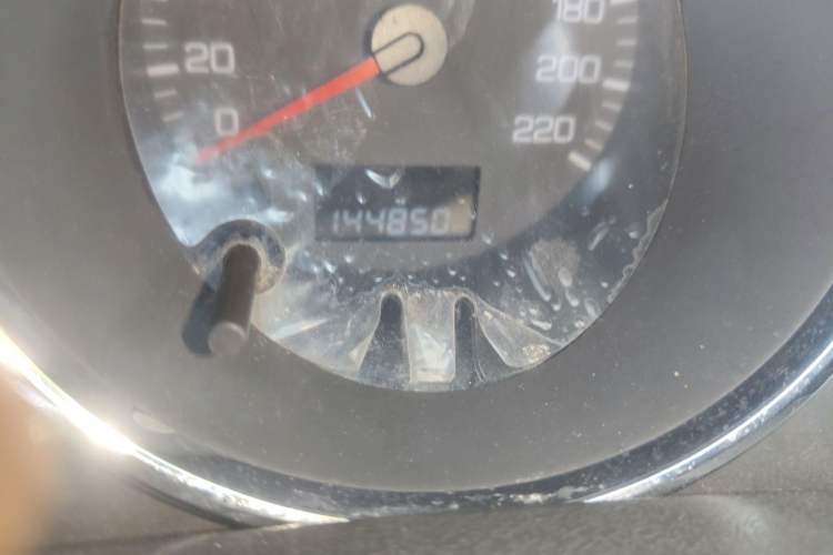 Used Dongfeng Aeolus H30 2013 CROSS 1.6L Manual Luxury Model Odometer Close Up