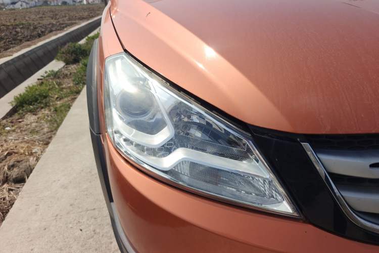 Used Dongfeng Aeolus H30 2013 CROSS 1.5L Manual Zunyi Model Right Front Headlight