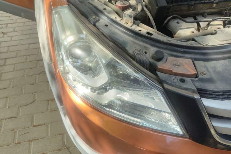 Used Dongfeng Aeolus H30 2013 CROSS 1.6L Manual Luxury Model Right Front Headlight