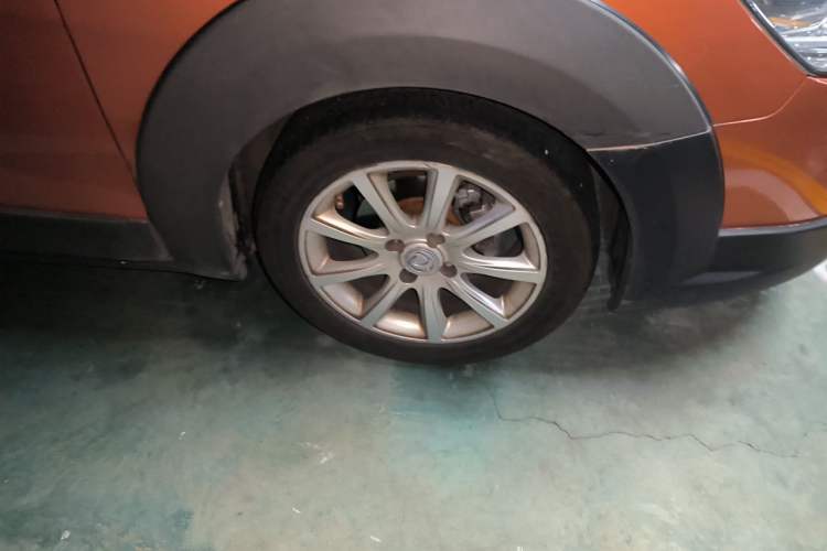 Used Dongfeng Aeolus H30 2013 CROSS 1.5L Automatic Zunyi Model Right Front Wheel Hub