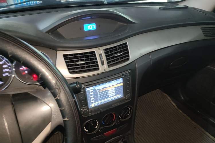 Used Dongfeng Aeolus H30 2014 CROSS 1.5L Manual Gratitude Edition Audio And AC Panel