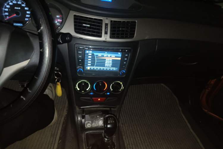 Used Dongfeng Aeolus H30 2014 CROSS 1.5L Manual Smart Drive Gratitude Edition Audio And AC Panel