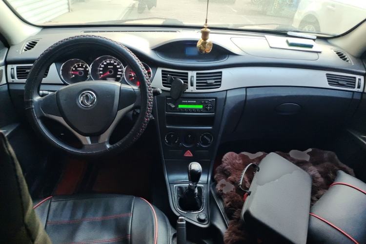 Used Dongfeng Aeolus H30 2014 CROSS 1.5L Manual Gratitude Edition Center Console