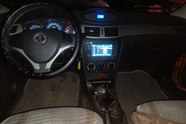 Used Dongfeng Aeolus H30 2014 CROSS 1.5L Manual Smart Drive Gratitude Edition Center Console