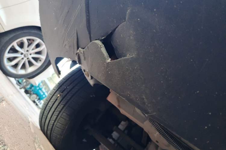 Used Dongfeng Aeolus H30 2014 CROSS 1.5L Manual Gratitude Edition Chassis Front Right