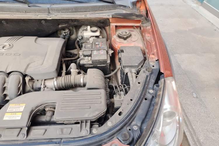 Used Dongfeng Aeolus H30 2014 CROSS 1.5L Manual Gratitude Edition Engine Bay Left