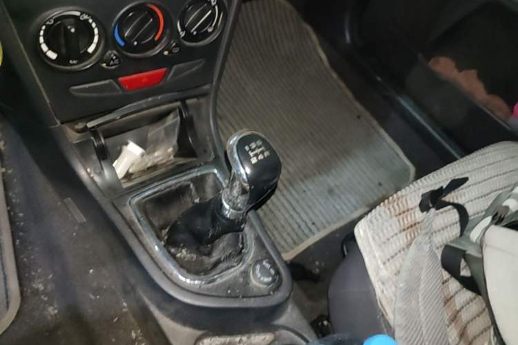 Used Dongfeng Aeolus H30 2014 CROSS 1.5L Manual Gratitude Edition Gear Lever