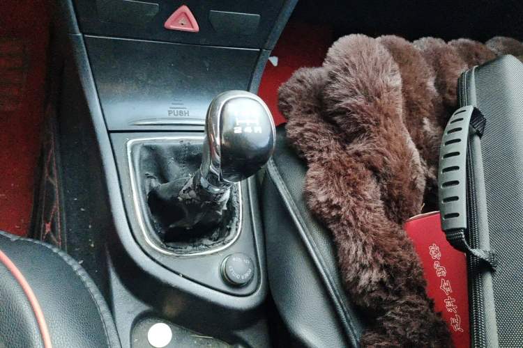 Used Dongfeng Aeolus H30 2014 CROSS 1.5L Manual Gratitude Edition Gear Lever