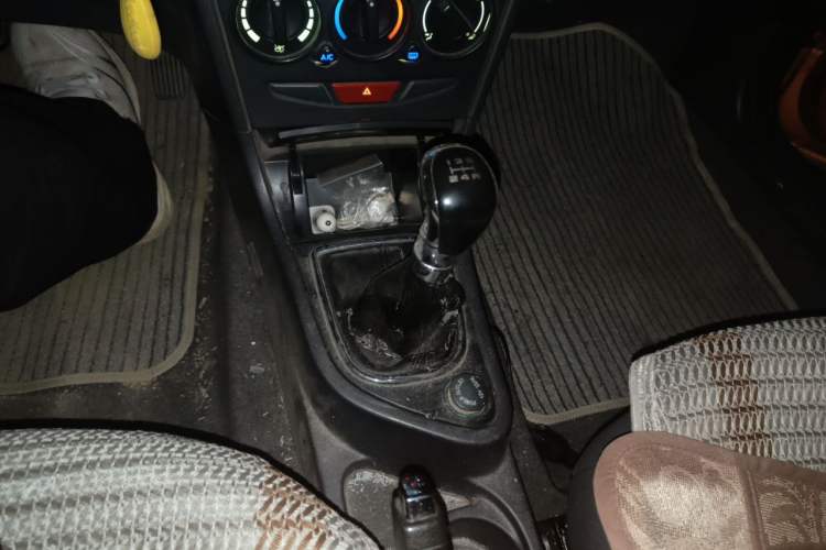 Used Dongfeng Aeolus H30 2014 CROSS 1.5L Manual Smart Drive Gratitude Edition Gear Lever