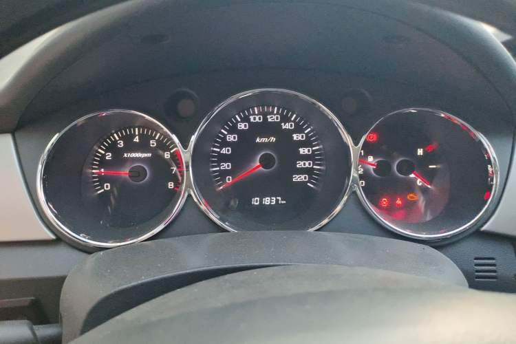 Used Dongfeng Aeolus H30 2014 CROSS 1.5L Manual Gratitude Edition Instrument Cluster