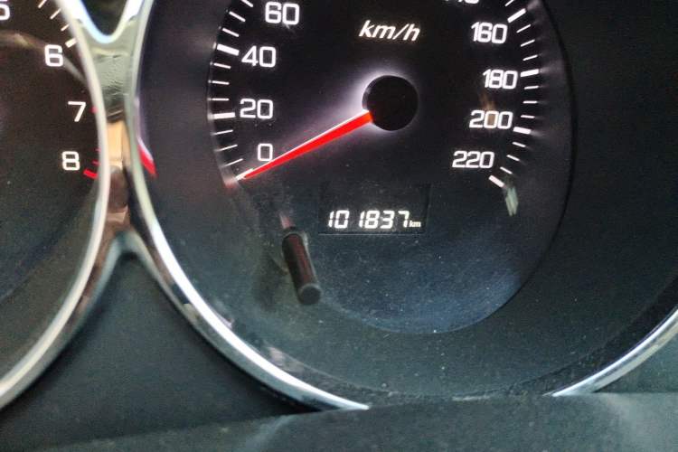 Used Dongfeng Aeolus H30 2014 CROSS 1.5L Manual Gratitude Edition Odometer Close Up