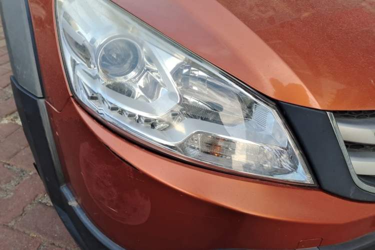 Used Dongfeng Aeolus H30 2014 CROSS 1.5L Manual Gratitude Edition Right Front Headlight