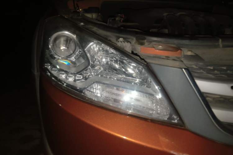 Used Dongfeng Aeolus H30 2014 CROSS 1.5L Manual Smart Drive Gratitude Edition Right Front Headlight
