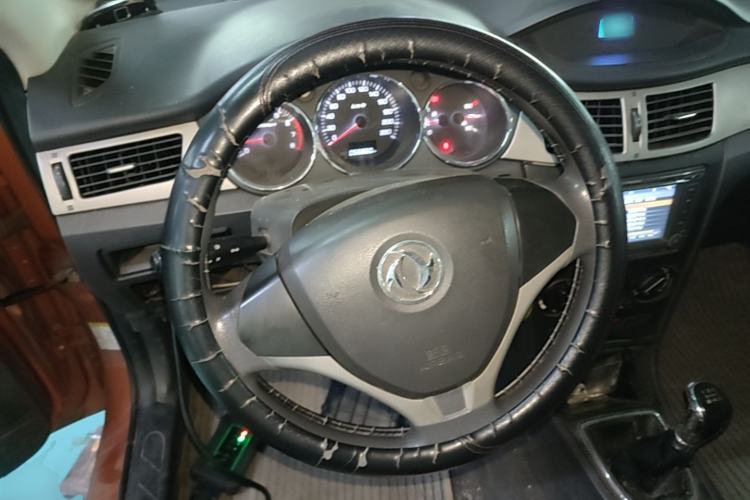 Used Dongfeng Aeolus H30 2014 CROSS 1.5L Manual Gratitude Edition Steering Wheel