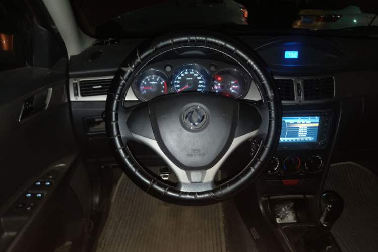 Used Dongfeng Aeolus H30 2014 CROSS 1.5L Manual Smart Drive Gratitude Edition Steering Wheel