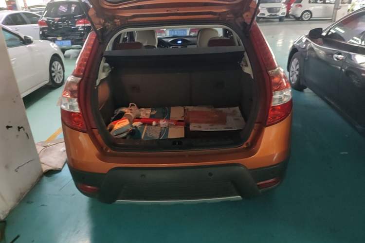 Used Dongfeng Aeolus H30 2014 CROSS 1.5L Manual Gratitude Edition Trunk