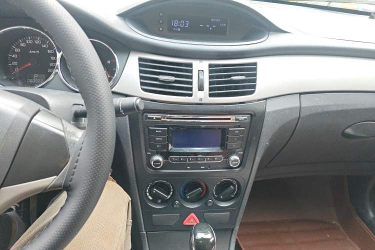 Used Dongfeng Aeolus H30 2014 CROSS 1.5L Automatic Value Edition Audio And AC Panel