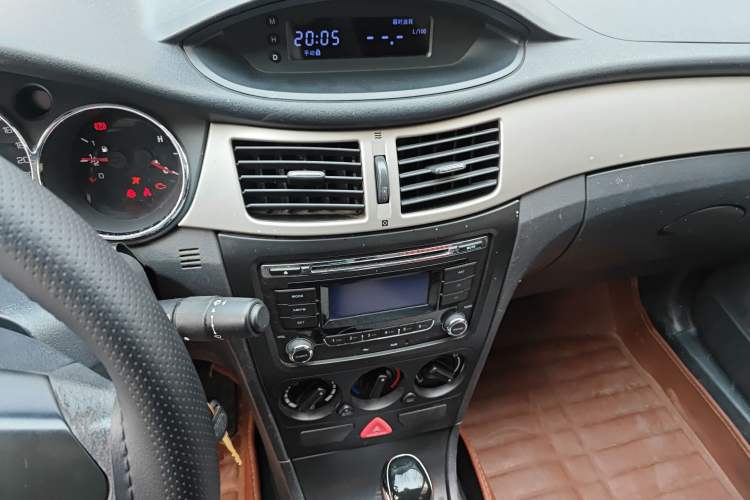 Used Dongfeng Aeolus H30 2014 CROSS 1.5L Automatic Value Edition Audio And AC Panel