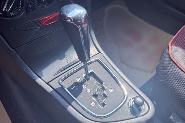 Used Dongfeng Aeolus H30 2014 CROSS 1.5L Automatic Luxury Model Gear Lever