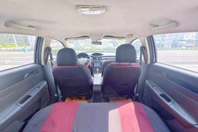 Used Dongfeng Aeolus H30 2014 CROSS 1.5L Automatic Luxury Model Interior 5