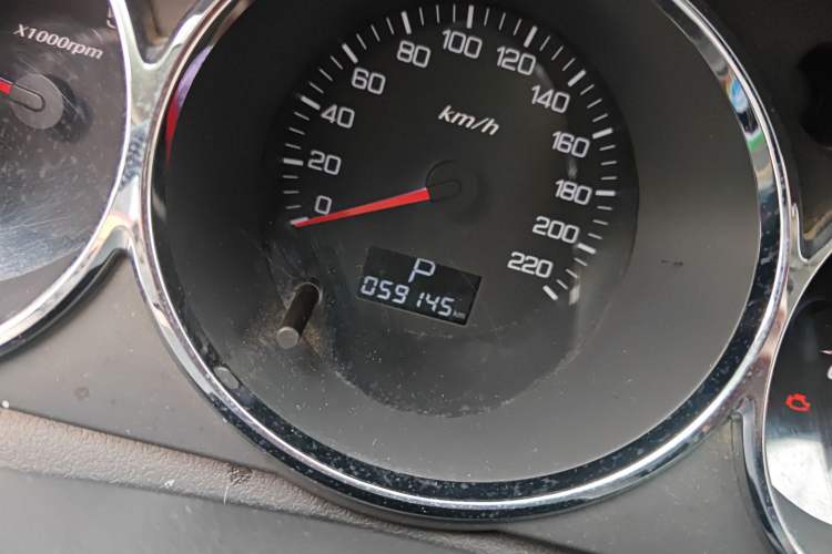 Used Dongfeng Aeolus H30 2014 CROSS 1.5L Automatic Value Edition Odometer Close Up
