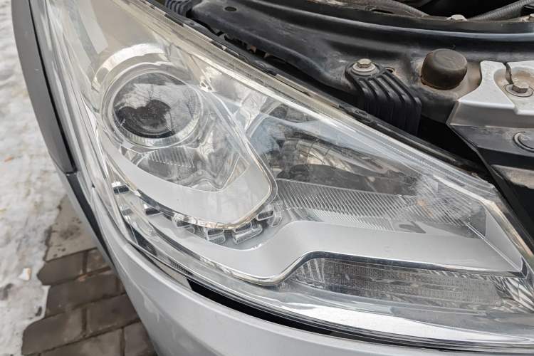 Used Dongfeng Aeolus H30 2014 CROSS 1.5L Automatic Value Edition Right Front Headlight