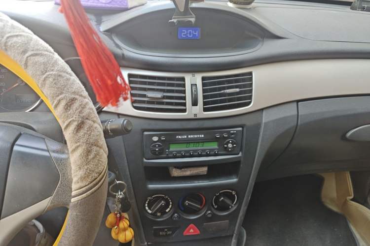 Used Dongfeng Aeolus H30 2014 CROSS 1.5L Manual Smart Drive Gratitude Edition Audio And AC Panel