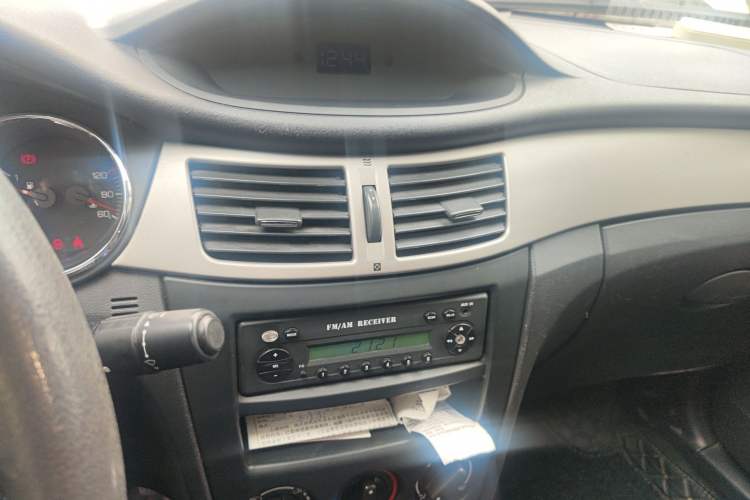 Used Dongfeng Aeolus H30 2014 CROSS 1.5L Manual Gratitude Edition Audio And AC Panel