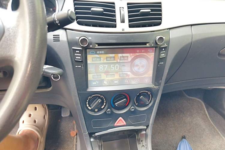 Used Dongfeng Aeolus H30 2014 CROSS 1.5L Manual Smart Drive Luxury Model Audio And AC Panel