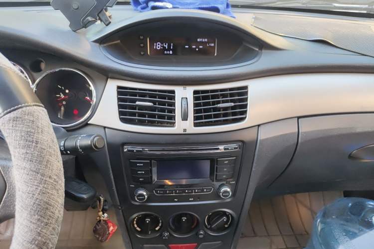 Used Dongfeng Aeolus H30 2014 CROSS 1.5L Automatic Value Edition Audio And AC Panel