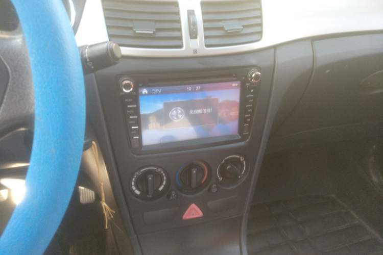 Used Dongfeng Aeolus H30 2014 CROSS 1.5L Manual Smart Drive Gratitude Edition Audio And AC Panel