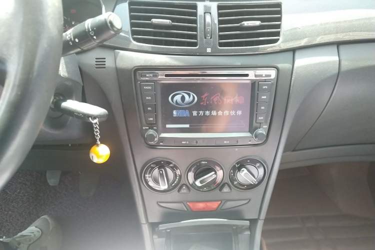 Used Dongfeng Aeolus H30 2014 CROSS 1.5L Manual Smart Drive Gratitude Edition Audio And AC Panel