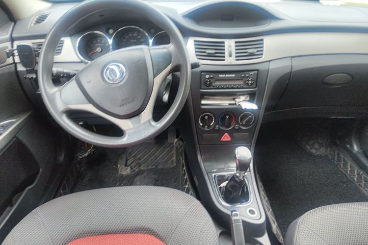Used Dongfeng Aeolus H30 2014 CROSS 1.5L Manual Gratitude Edition Center Console