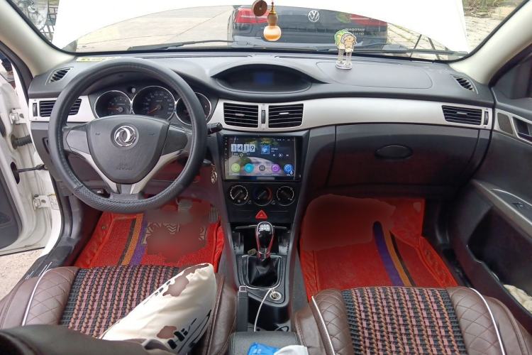 Used Dongfeng Aeolus H30 2014 CROSS 1.5L Manual Gratitude Edition Center Console
