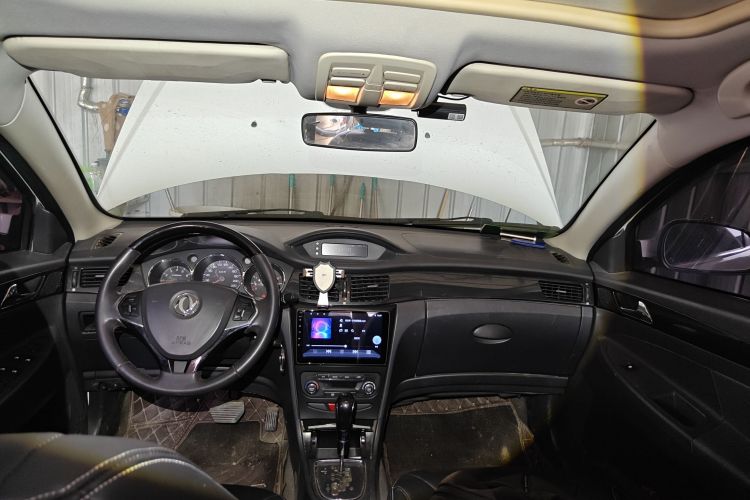 Used Dongfeng Aeolus H30 2014 CROSS 1.5L Automatic Zunyi Model Center Console