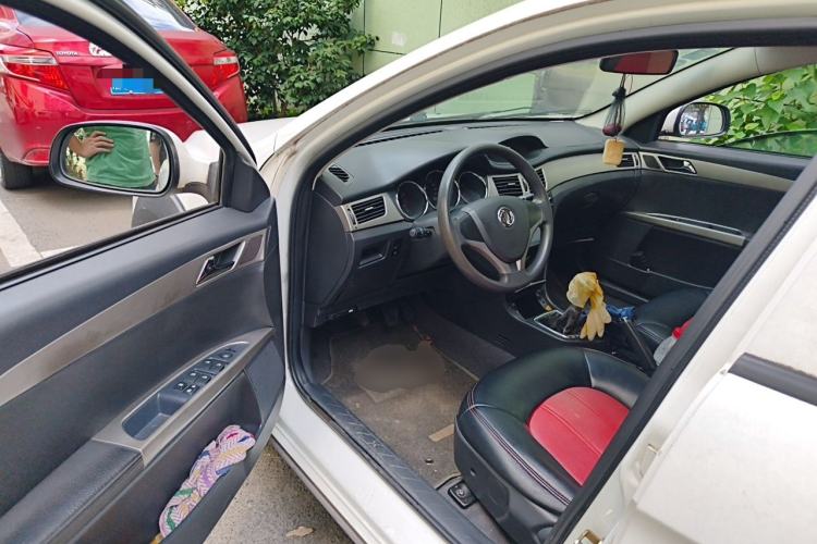 Used Dongfeng Aeolus H30 2014 CROSS 1.5L Manual Smart Drive Luxury Model Driver Seat