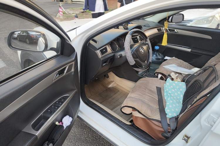 Used Dongfeng Aeolus H30 2014 CROSS 1.5L Automatic Value Edition Driver Seat