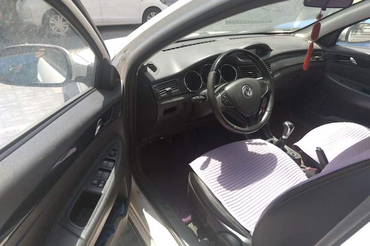 Used Dongfeng Aeolus H30 2014 CROSS 1.5L Manual Smart Drive Gratitude Edition Driver Seat
