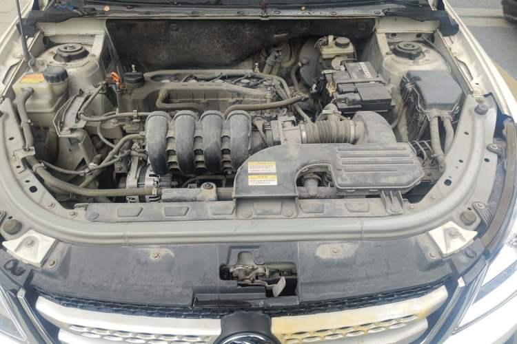 Used Dongfeng Aeolus H30 2014 CROSS 1.5L Manual Gratitude Edition Engine Bay